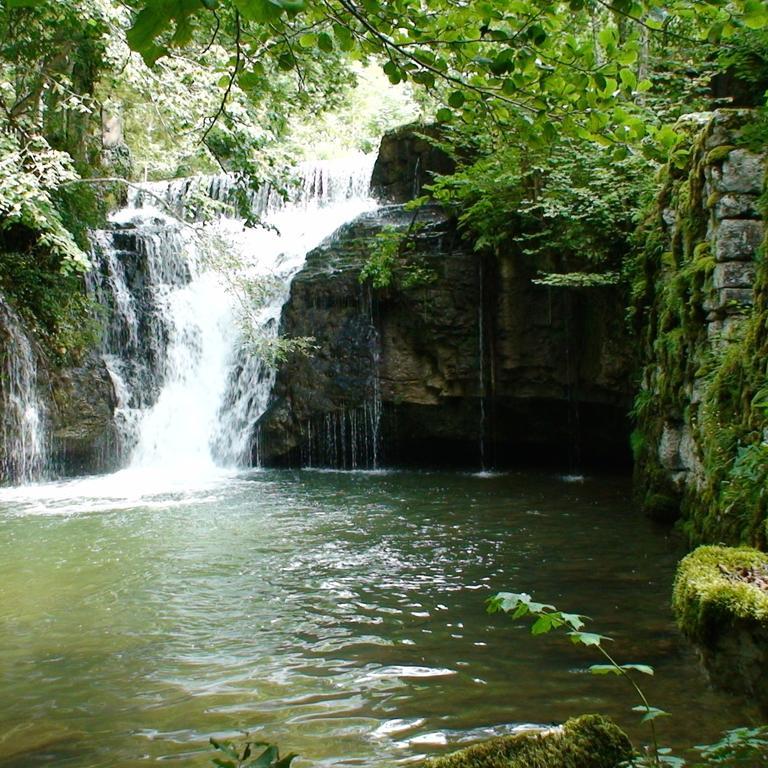 Bonlieu Au Moulin Des Fees - Maison D'Hotes Cascades Du Herisson מראה חיצוני תמונה